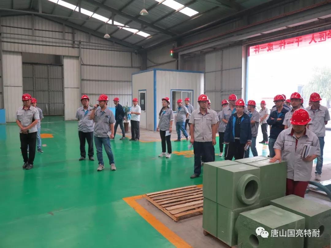 河北耐火材料厂家国亮月度总结大会上，总经理董国亮强调这些重点